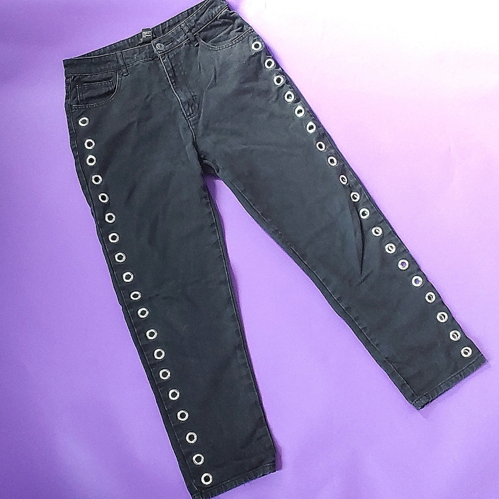 Black mom jeans with o ring studs